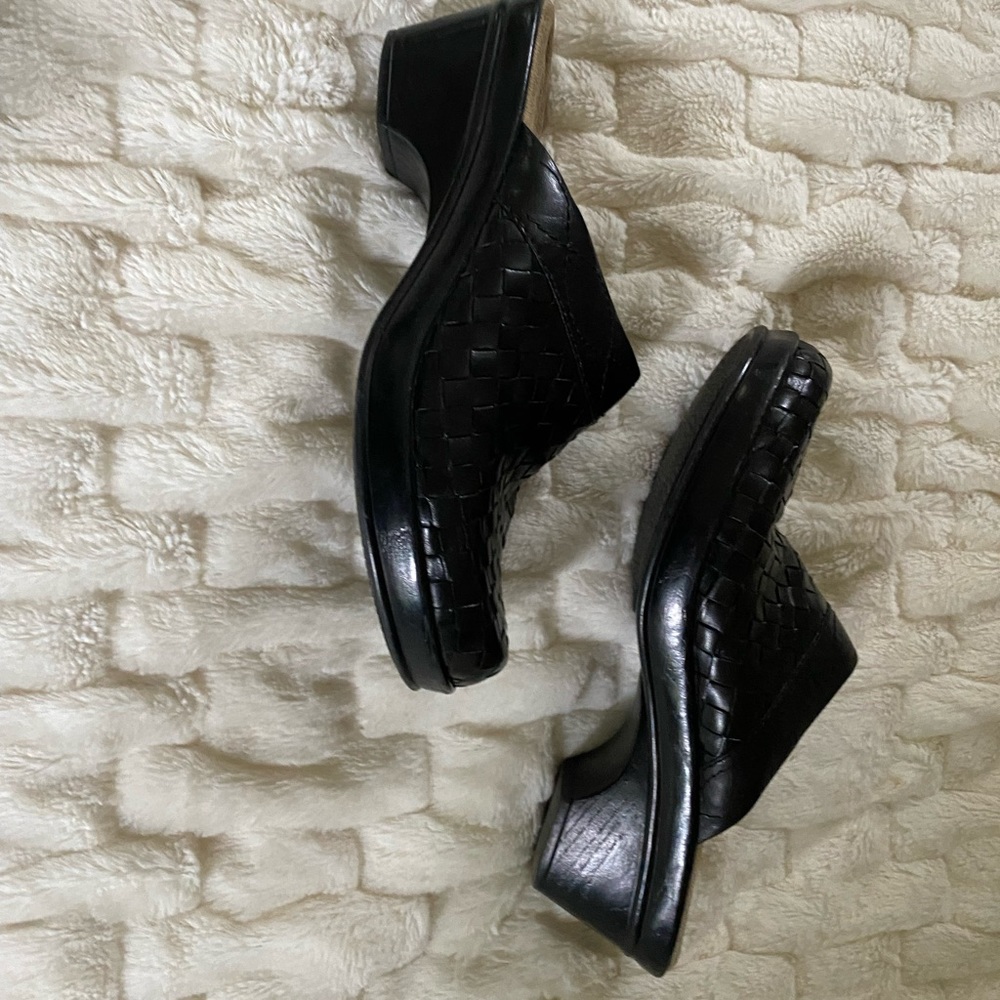 Bass ladies black leather clogs made in Brazil—- good shape
